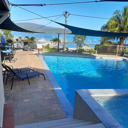Airlie Apartments Еърли Бийч Екстериор снимка
