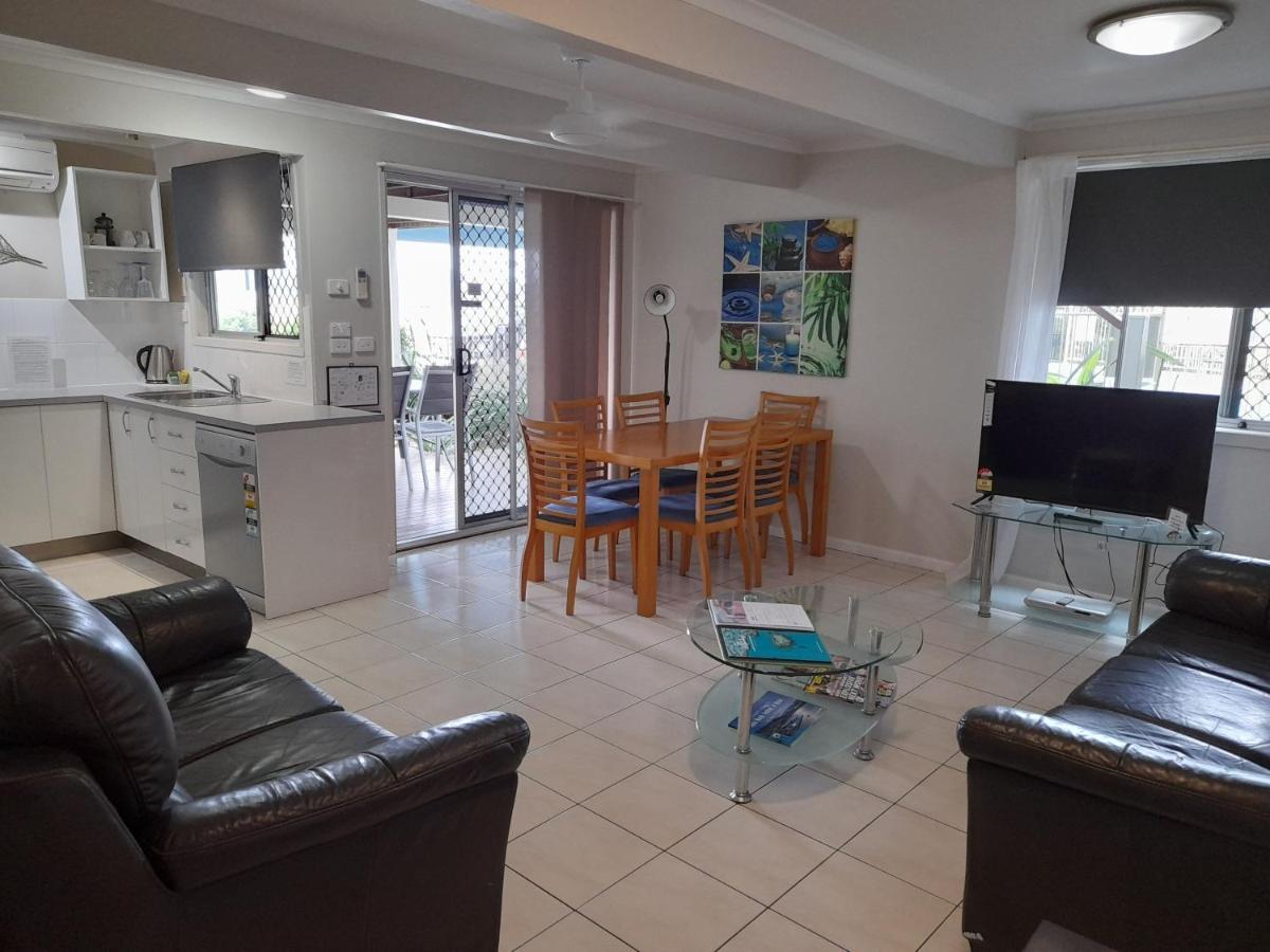 Airlie Apartments Еърли Бийч Екстериор снимка