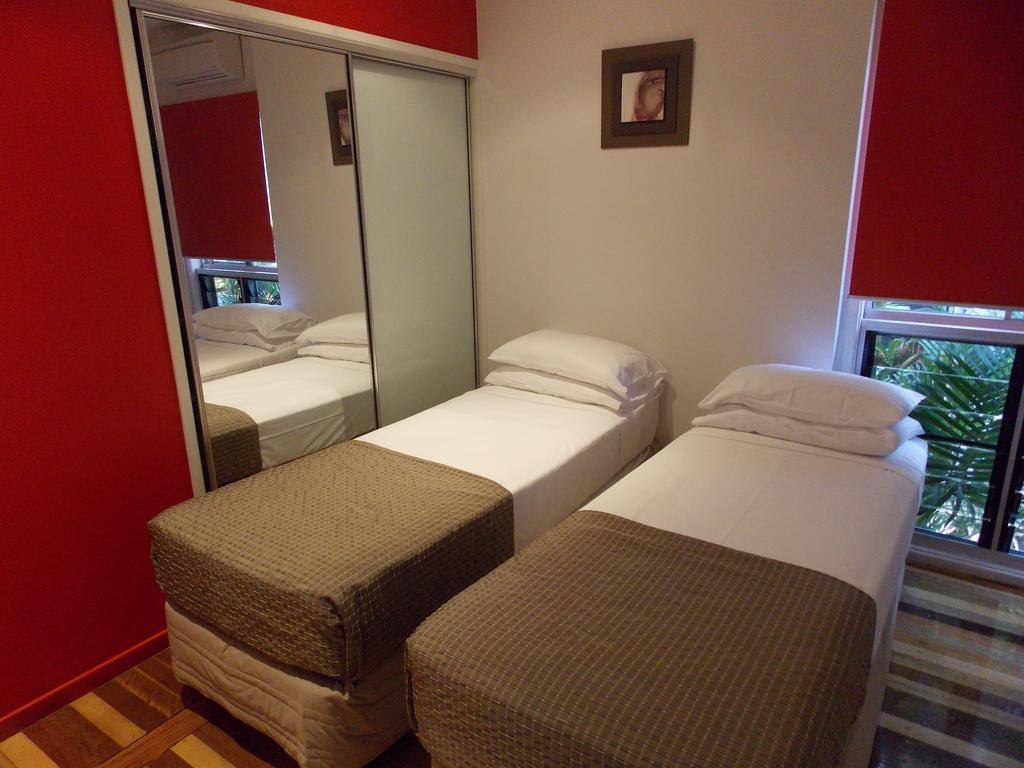 Airlie Apartments Еърли Бийч Стая снимка