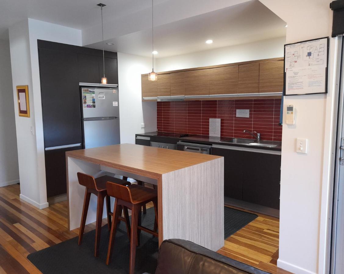 Airlie Apartments Еърли Бийч Екстериор снимка