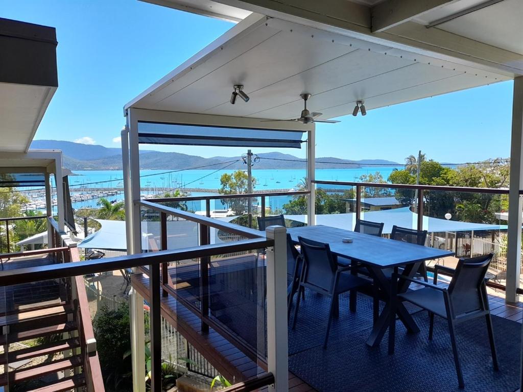 Airlie Apartments Еърли Бийч Екстериор снимка