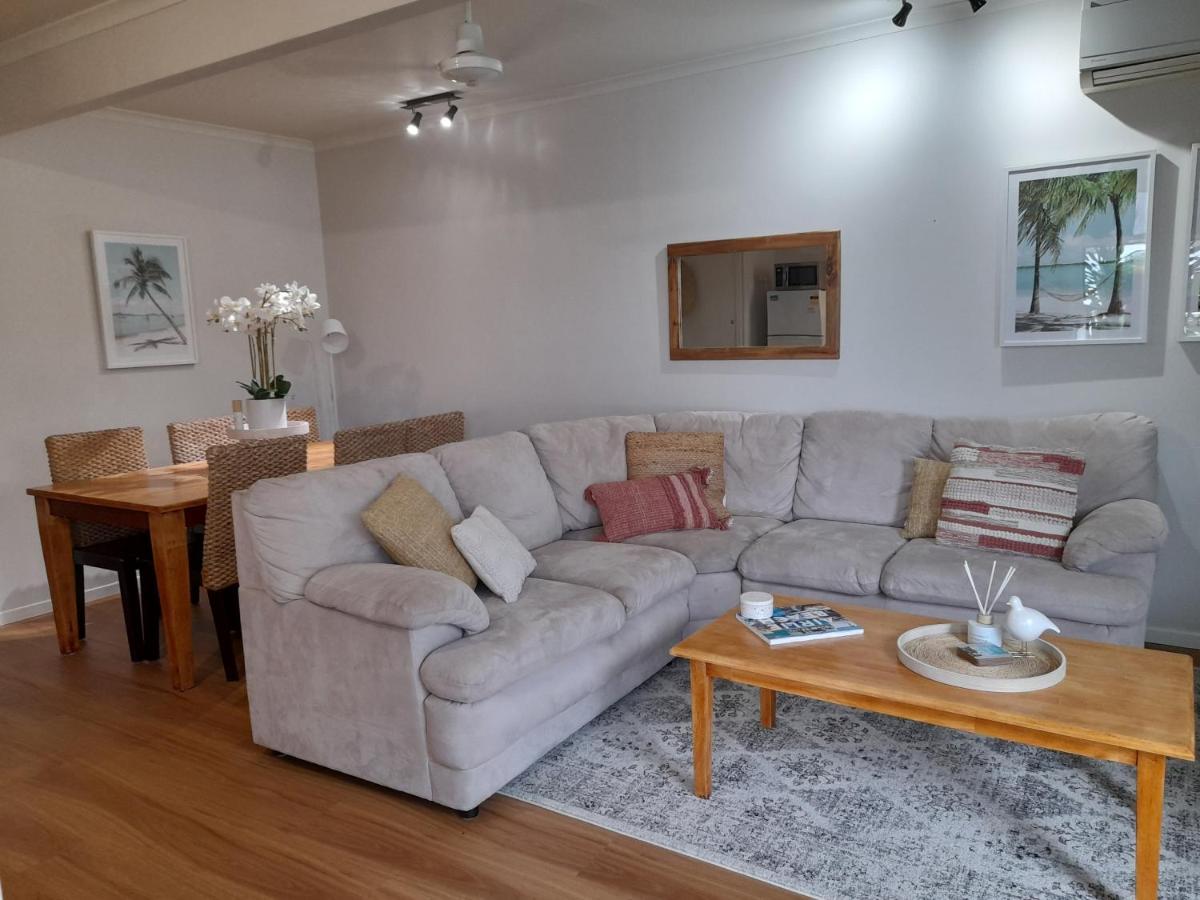 Airlie Apartments Еърли Бийч Екстериор снимка
