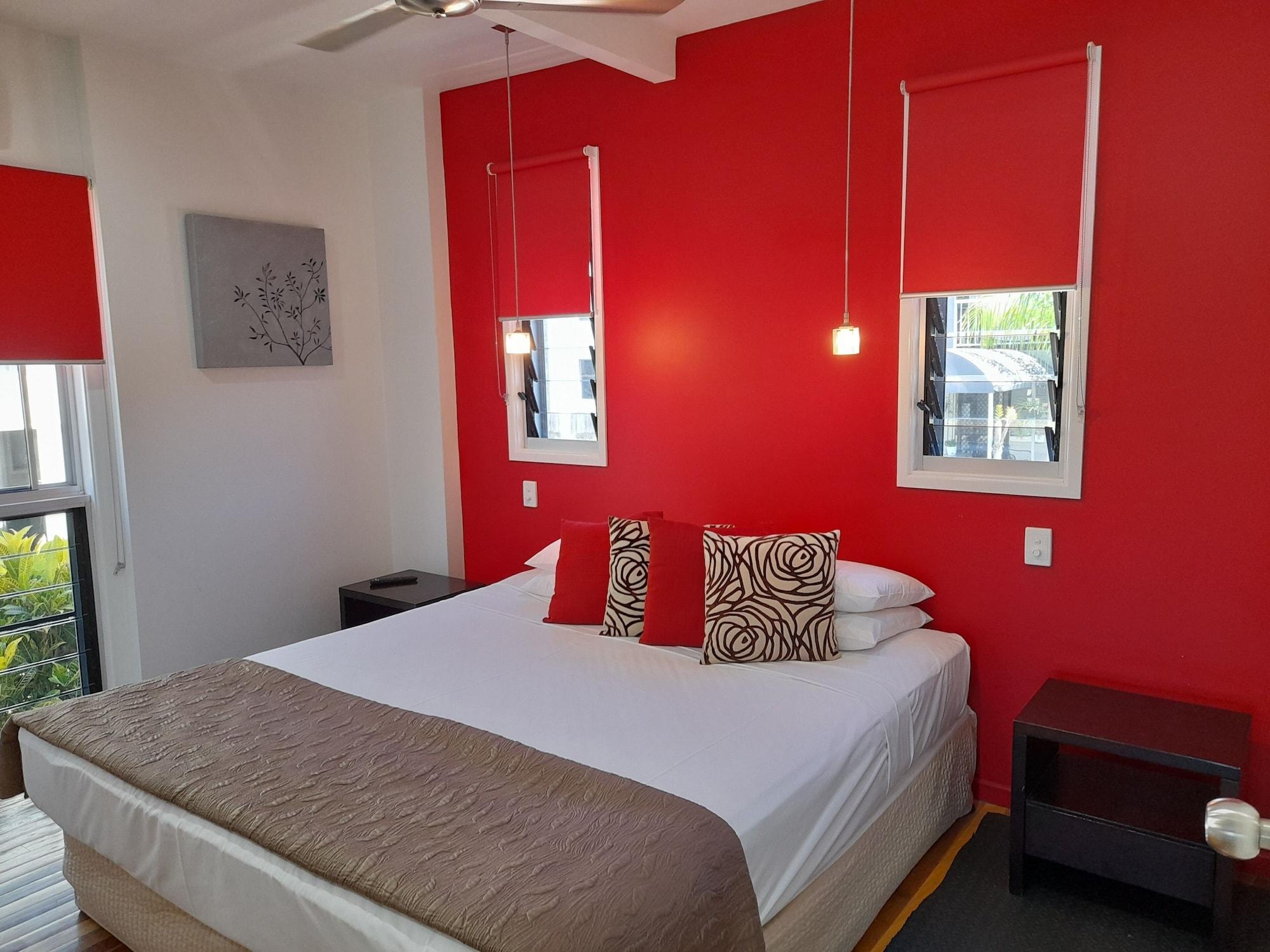 Airlie Apartments Еърли Бийч Екстериор снимка