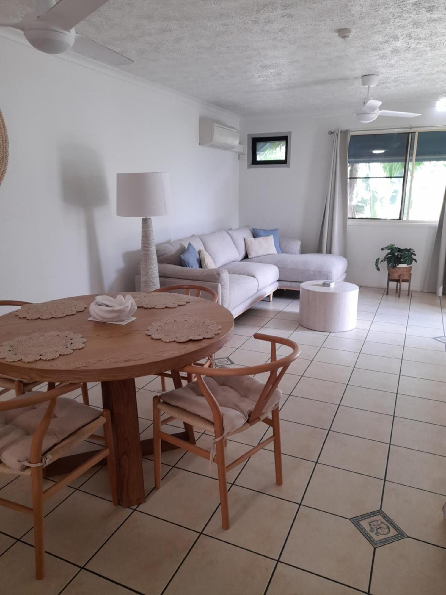 Airlie Apartments Еърли Бийч Екстериор снимка